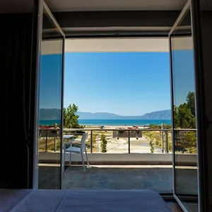 فندق Real Hotel, فلورا