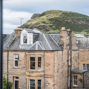 Ceilidh-donia 3* Edinburg